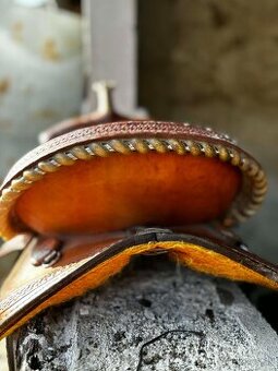 Westernove sedlo v type berrel