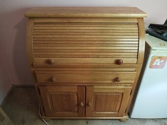 Dubový výsuvný stolík / komoda