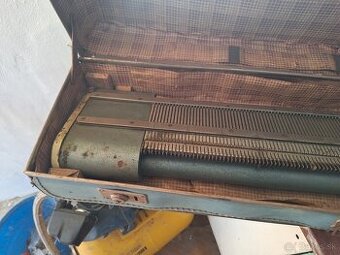 Stroj na šitie svetrov