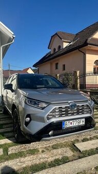 Toyota Rav4 Hybrid AWD (4x4) – Selection, Skyview, odpočet D