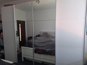 Šatníková skriňa