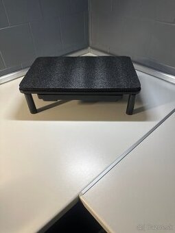 Polička pod PC monitor