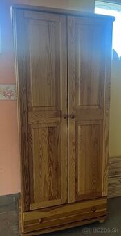 Šatníková skriňa - borovica