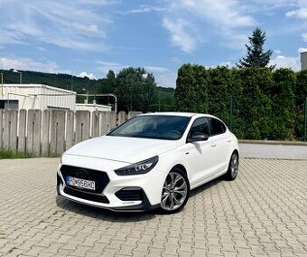Hyundai i30 N-Line Fastback 1.4 T-GDi 103KW // NELAKOVANÉ//