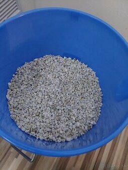 Biely štrk do akvária