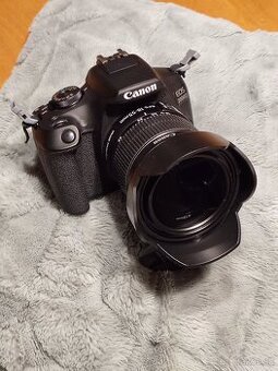 Canon EOS 2000D