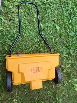 AL-KO rozmetadlo hnojiva na travnik