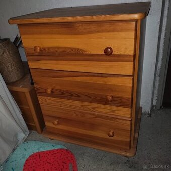 Komoda borovicový masiv