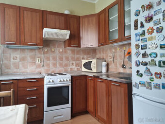 2 IZBOVÝ TEHLOVÝ BYT s BALKÓNOM 58 m2 HOLÍČ - VOĽNÝ - 1