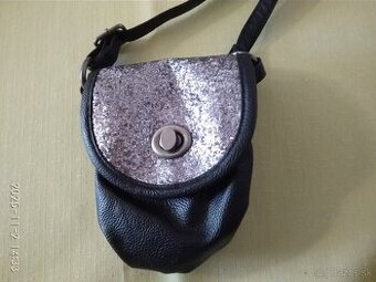 Malá černá crossbody kabelka