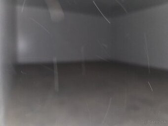 Hala na predaj (Holic)