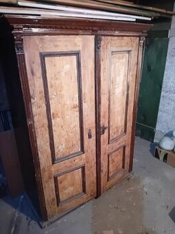 Predam 2 starozitne skrine