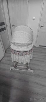 Detska postieľka na koleckach