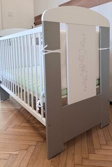 Predám drevenú detskú postielku