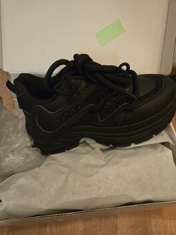 Predam nove damske tenisky...