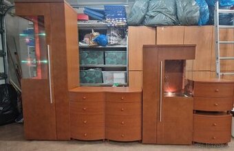 Predám obývaciu stenu, komodu a stolíky do spalne