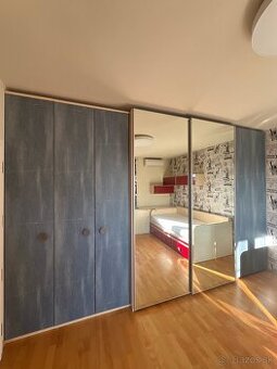 Skriňa-šatník+policová skriňa študentská izba