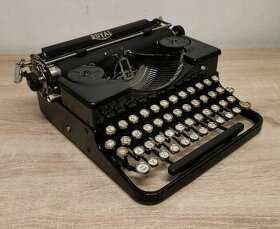 Starožitný písací stroj ROYAL P z roku 1930 - 1