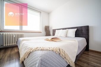 Na prenájom štýlový 2,5-izbový byt v centre Serede – po komp