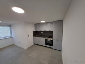 Zlaté piesky, 250m2, elektrina, voda, 50m od jazera