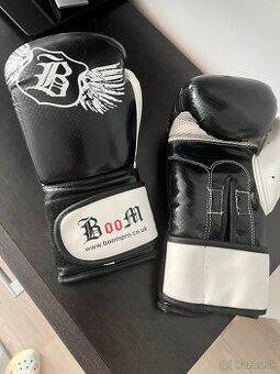 Boxerské rukavice.