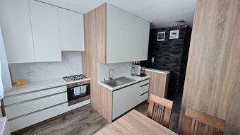 PREDAJ: 2 IZBOVÝ BYT TOMÁŠIKOVA POPRAD