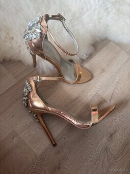 Krásne rosegold sandále ASOS s kamienkami