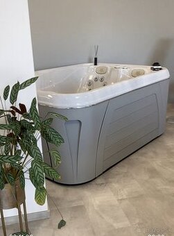 Kanadská vírivka Hydropool