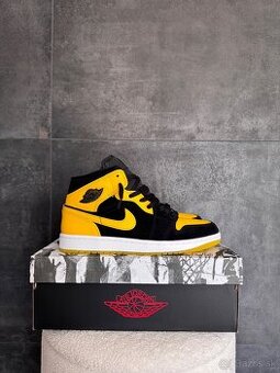 🔥Air Jordan 1 SE mid “ Black-Varsity “