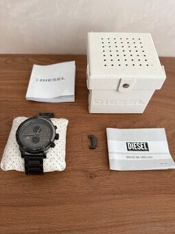 Pánske náramkové hodinky DIESEL s kovovým náramkom