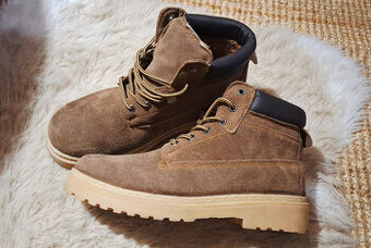 Predam nove nenosene zimne topanky velkost 44.