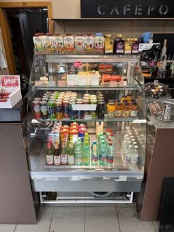 Vitrína na zákusky do prevádzky