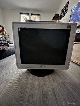 Starší monitor Samsung Pc - 1