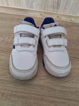 Tenisky Adidas 26