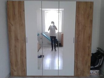Šatníková skriňa 140€