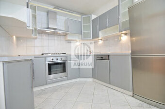 4 izb. byt, 6m loggia, ul. Jenisejská, Nad Jazerom
