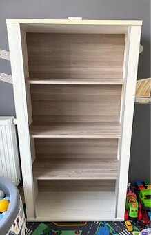 Otvorená policová skriňa