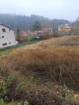 Veľký stavebný pozemok na predaj.