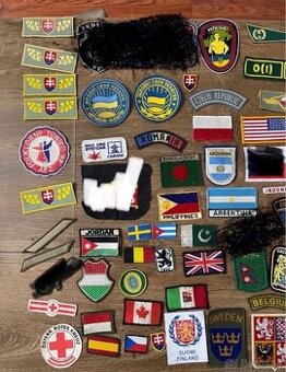 Vojenske Nášivky (a SBS),Vlajočky