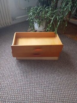 Skriňa, posteľ, sekretár - 1