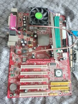 Doska s procesorom a grafikou.