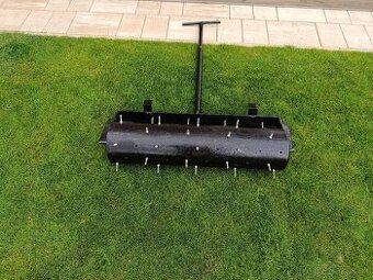 Záhradný valec s plnými hrotmi