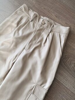 Koženkové nohavice 34