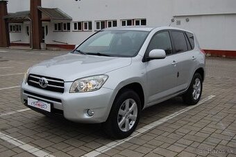 Toyota RAV4 2.0 benzín