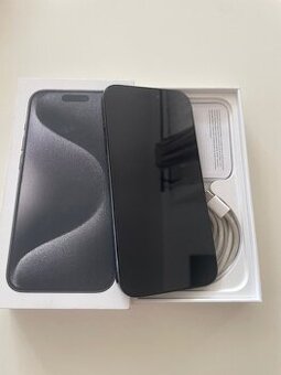 Krásny Iphone 15 PRO 256GB batéria 84 percent