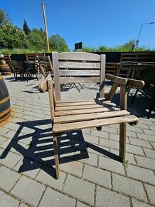 Záhradné drevené stoličky a stoly