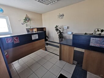 Na prenájom spevnená plocha 701 m² + kancelária 36 m² – Preš