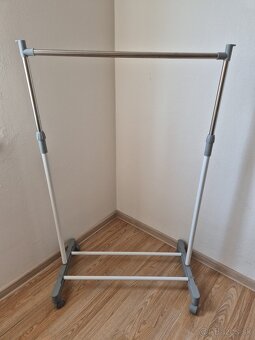 Vešiak na saty