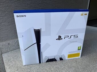Pol ročná PS5 Slim + 2 ovládače + zaruka