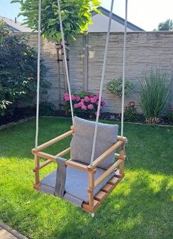 Detská drevená hojdačka